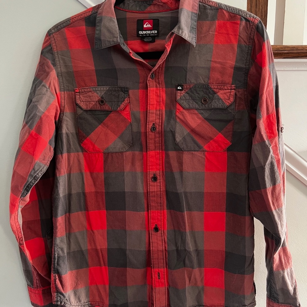 Quicksilver L/S Shirt Red/Gray Button Up Plaid Boys Size XL